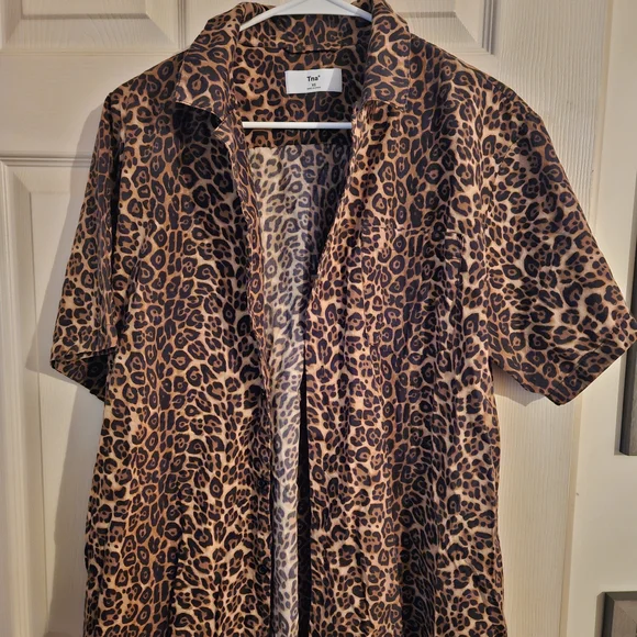 **SOLD** TNA Leopard Print Shirt - Picture 2 of 6